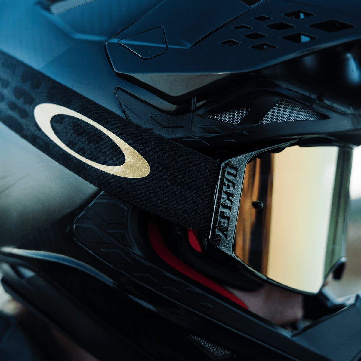 Antiparra Oakley Airbrake Mx 50TH Anniversary Prizm 24K /Iridium Lenses