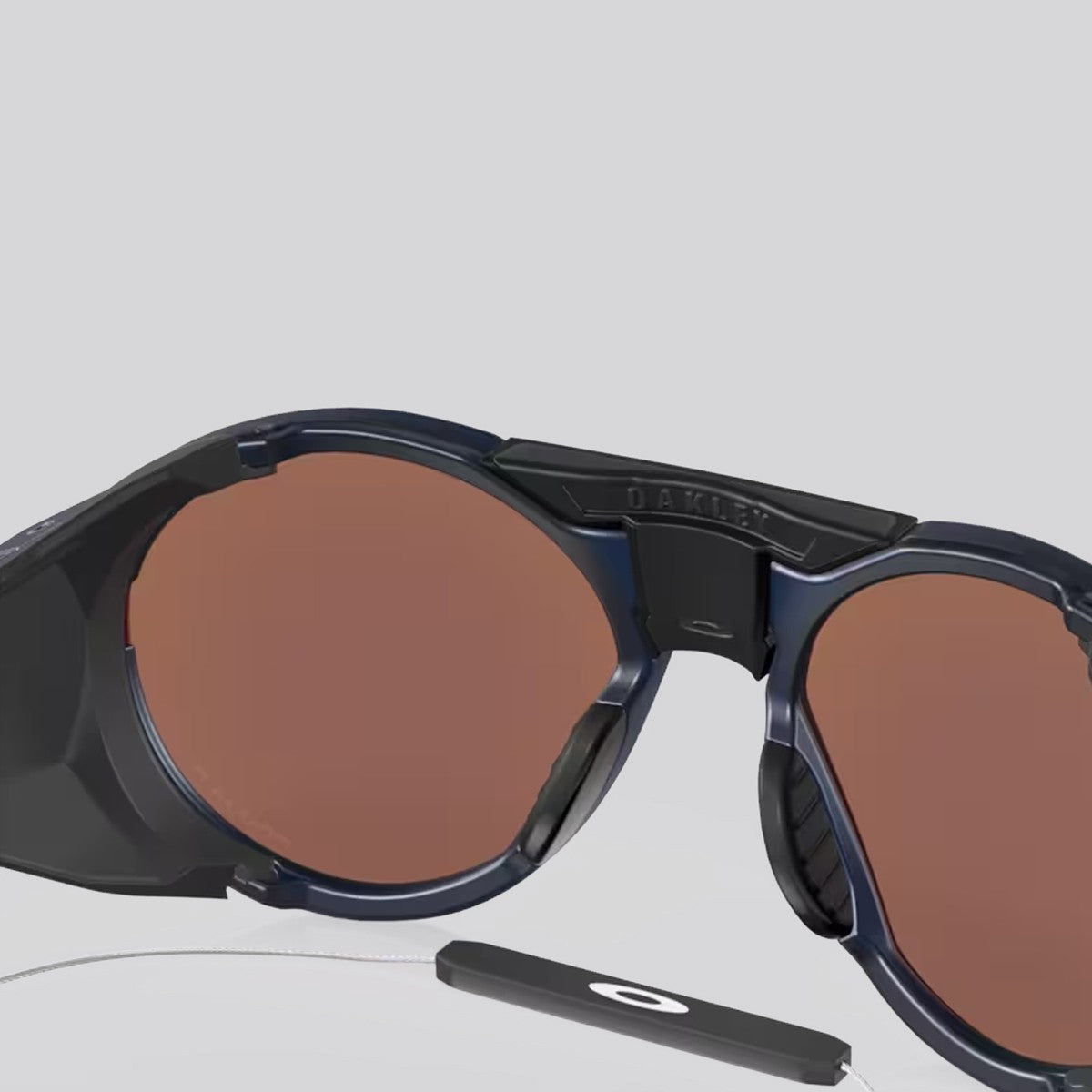 Lentes de Sol Oakley Clifden Matte Translucent Blue/Prizm Deep Water Polarizado