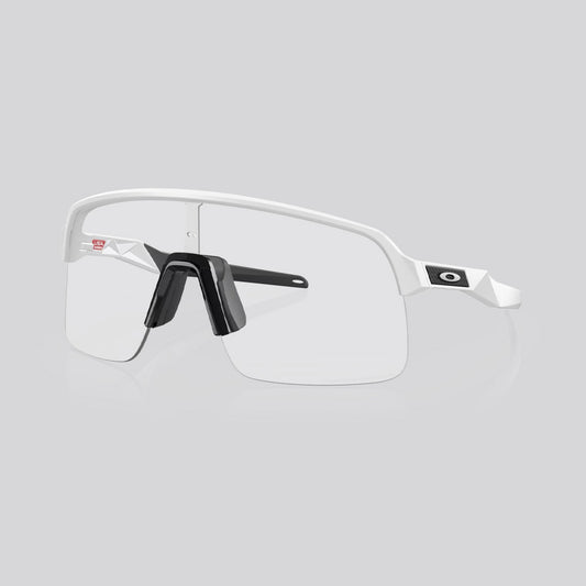 Lentes de Sol Oakley Sutro Lite Matte White / Clear to Black Iridium Fotocromático