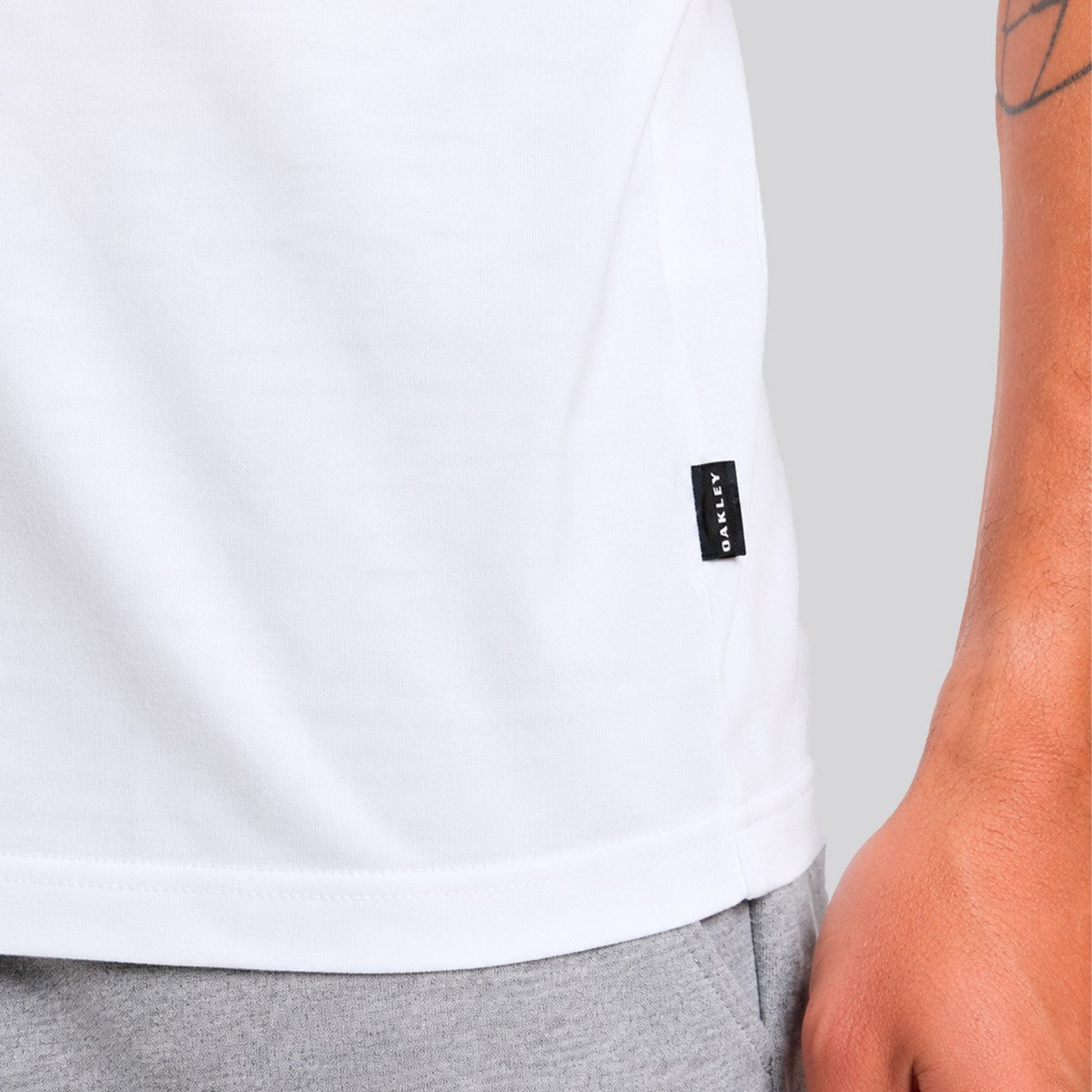 Polera Oakley Bark New Tree White