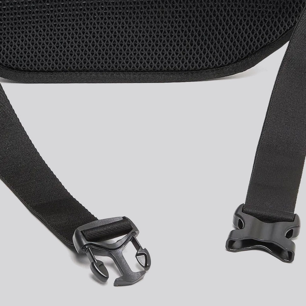 Banano Oakley Transit Blackout