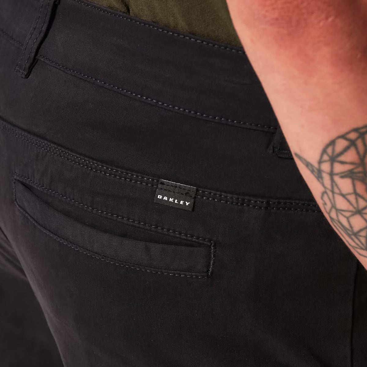 Pantalón Oakley Chino All Day Blackout