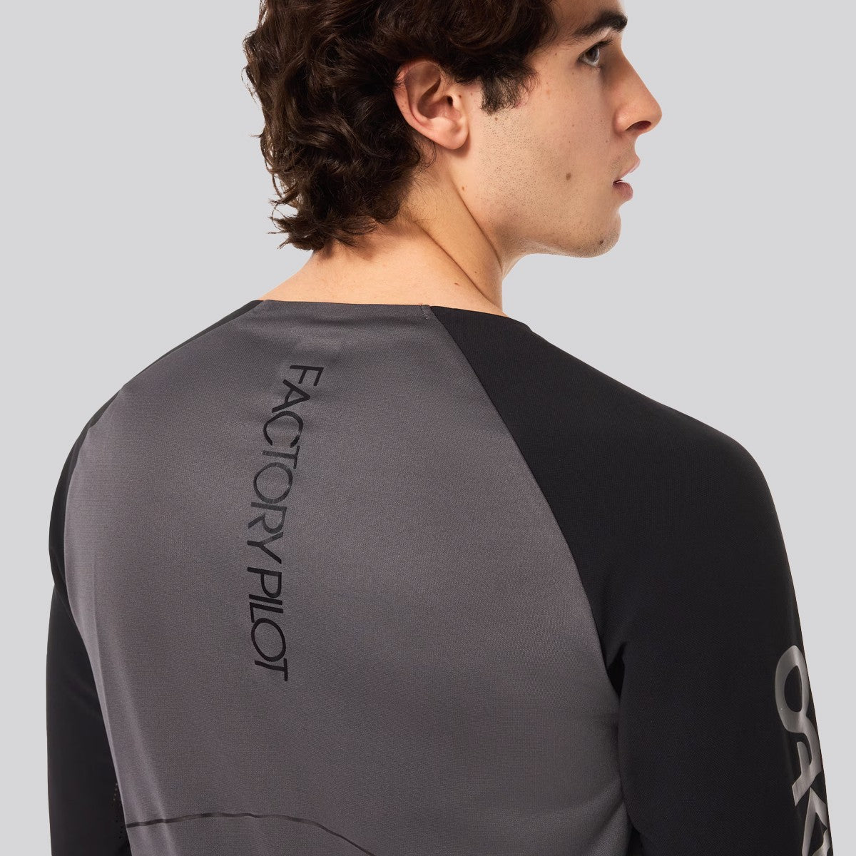 Polera Oakley Maven Scrub Black/Grey