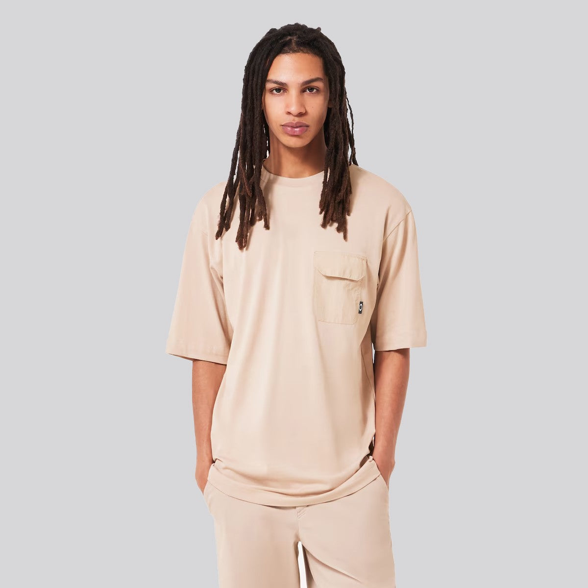 Polera Oakley Roam Commuter Pocket Tree Humus
