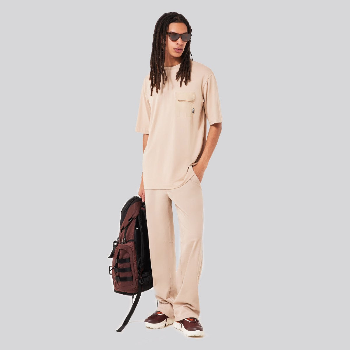 Polera Oakley Roam Commuter Pocket Tree Humus