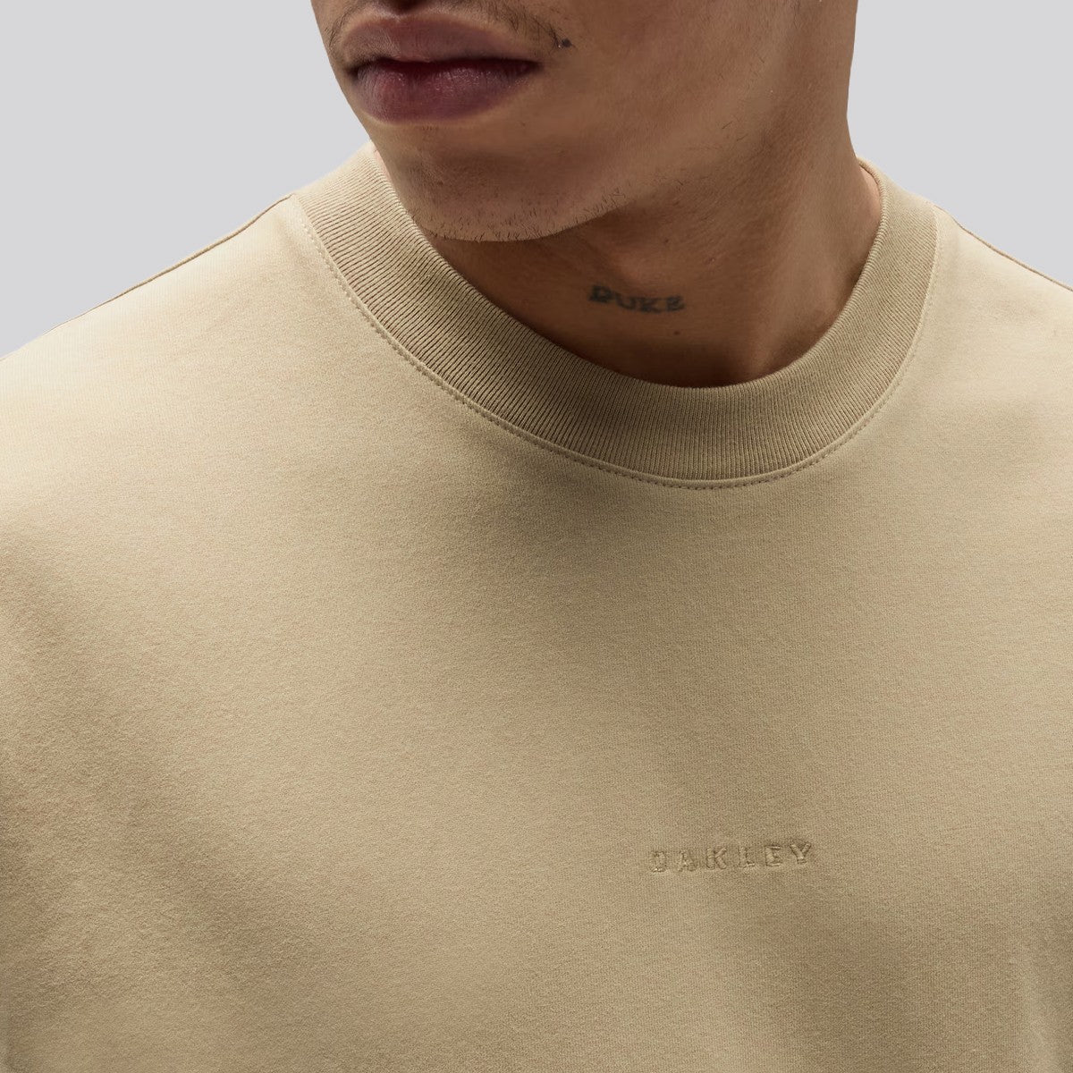 Polera Oakley Soho Gen SS Grey/Taupe