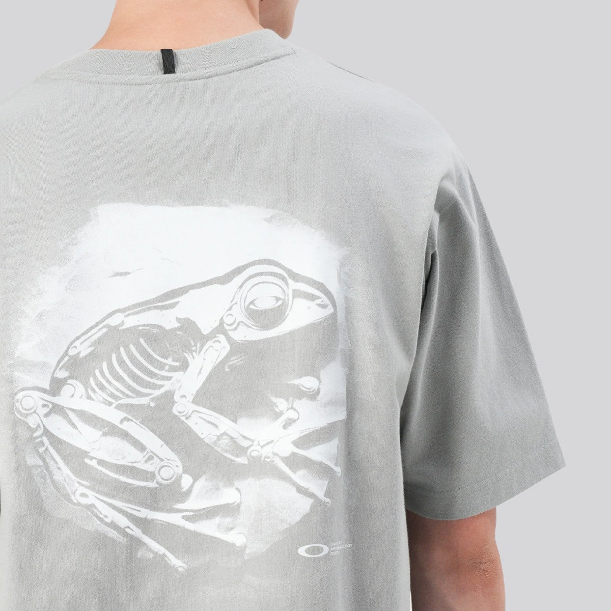 Polera Oakley Futurescape Fossil Cement