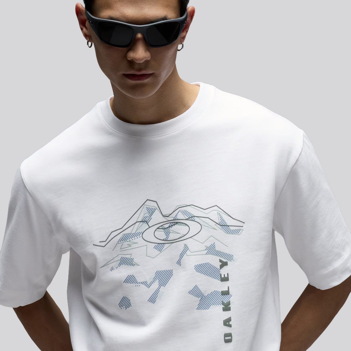 Polera Oakley MTN Ridge All White
