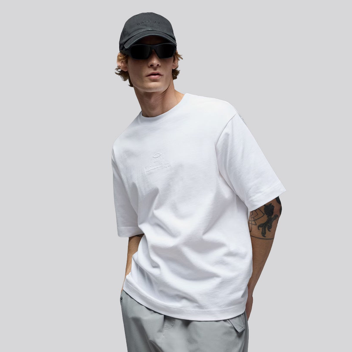 Polera Oakley MTN RIDGE Embroidered All White
