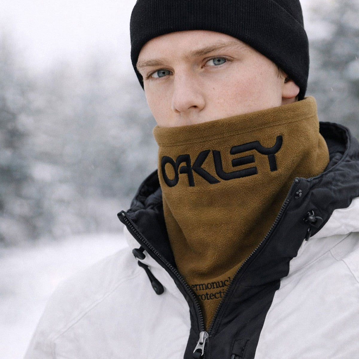 Cuello Oakley TNP Brown/Black